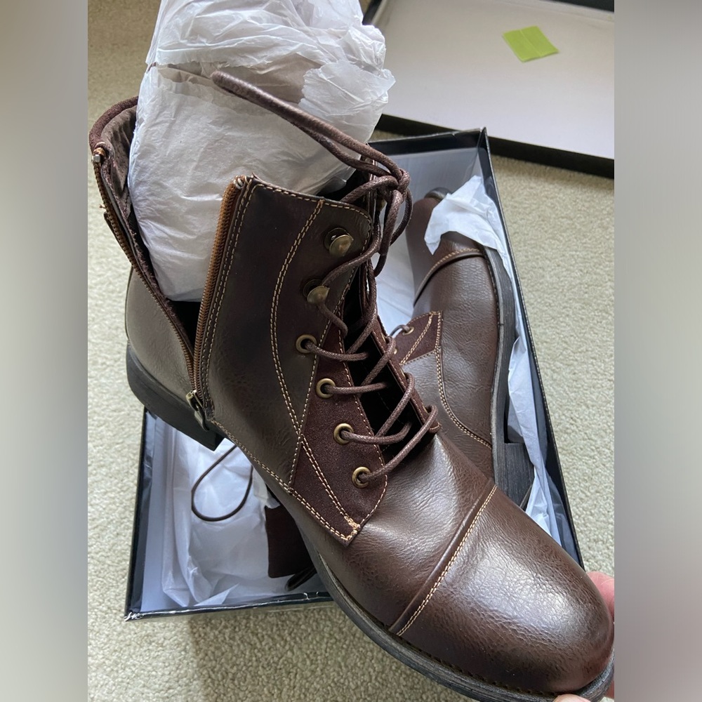 NIB side zip casual boots